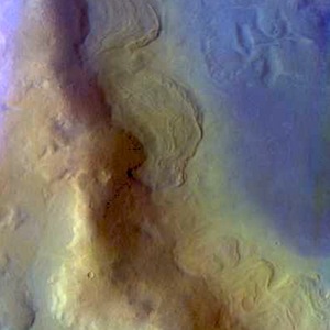 Soft slides in Renaudot Crater false color (THEMIS_IOTD_20150115)