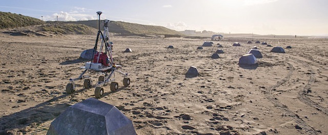 Rover_on_Katwijk_beach_node_full_image_2