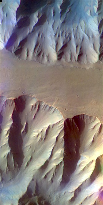 Eroding ridge in Coprates Chasma (THEMIS_IOTD_20170323)