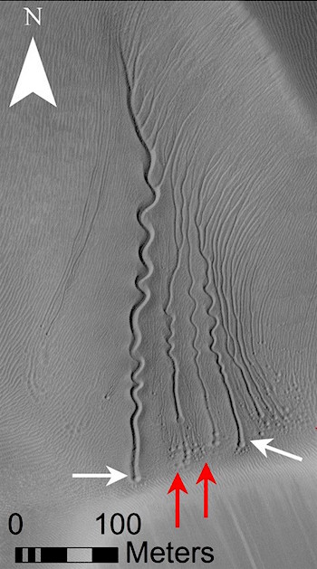 1509114430_Linear gullies on a dune in Matara Crater, Mars, Red and white arrows point to pits