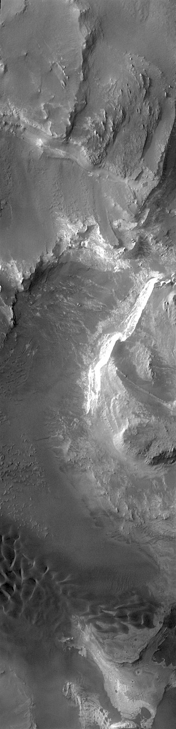 Layered buttes and dunes in Melas Chasma (THEMIS_IOTD_20171127)