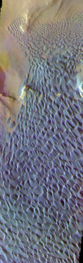 Basaltic sands in false colors (THEMIS_IOTD_20171222)