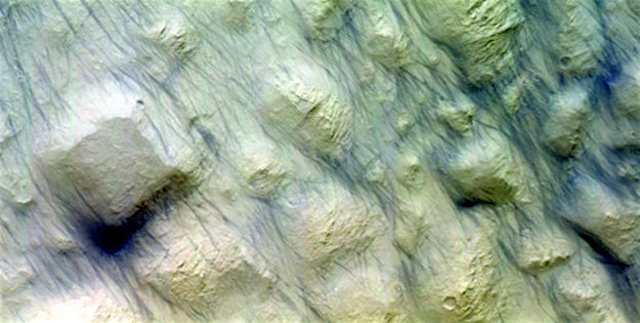 Dust_devil_tracks_on_Mars_large